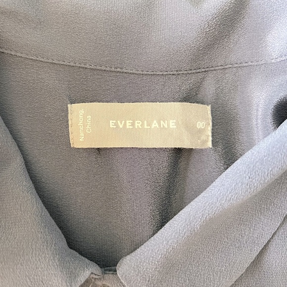 Everlane The Clean Silk Puff-Sleeve Shirt. Size 00. Washed Navy. - Picture 5 of 9